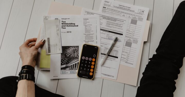 Minimal flat lay of budget planner, coins, calculator and grocery list for frugal personal finance tips, horizontal 1200x600 banner